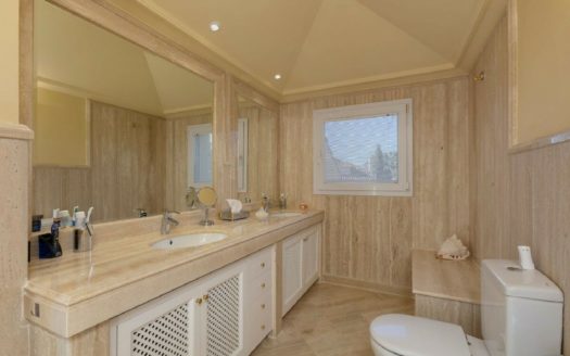 3 bedrooms Penthouse in Nueva Andalucia