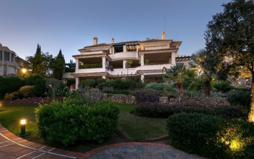 3 bedrooms Penthouse in Nueva Andalucia