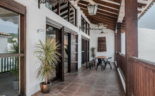 Ático de 2 dormitorios en  Benahavis