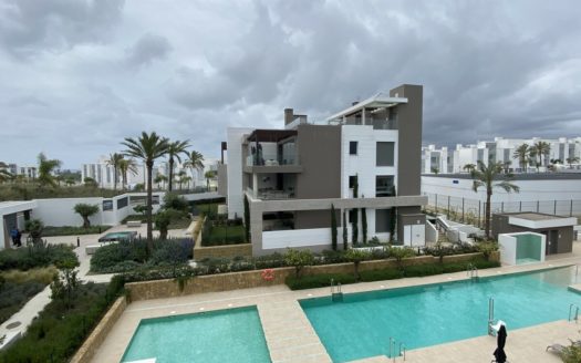 Ático de 2 dormitorios en Cancelada