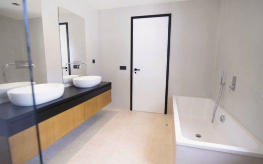 Villa de 5 dormitorios en Nueva Milla de Oro