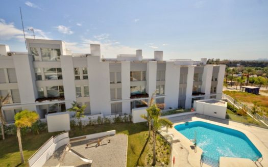 Ático de 2 dormitorios en Nueva Milla de Oro