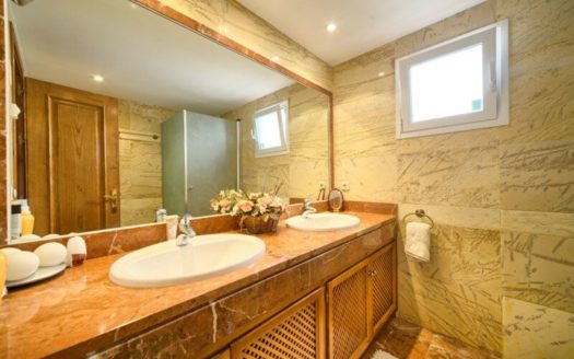 2 bedrooms Apartment in Benahavis