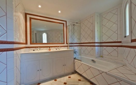 4 bedrooms Villa in Benahavis