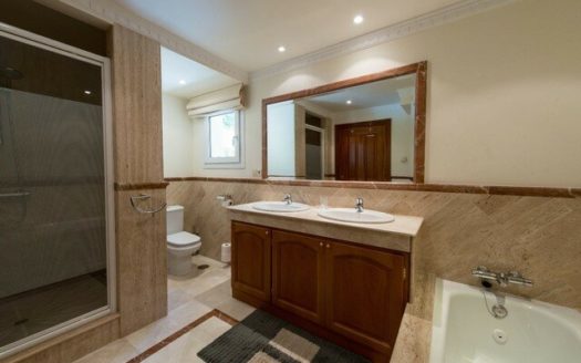 5 bedrooms Villa in Nueva Andalucia