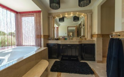 5 bedrooms Villa in Nueva Andalucia