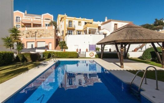 Adosado de 3 dormitorios en  Benahavis