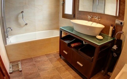 4 bedrooms Villa in Benahavis