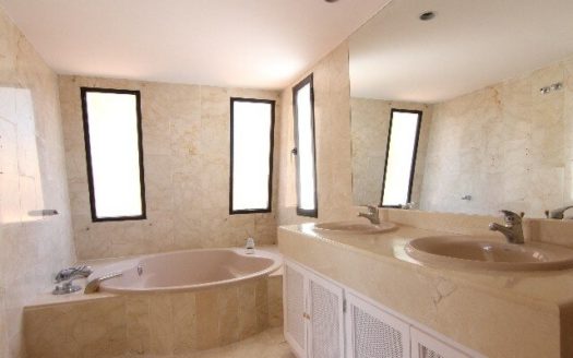 4 bedrooms Villa in Nueva Andalucia