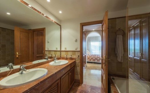 3 bedrooms Apartment in Benahavis