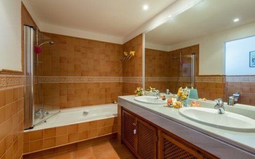 3 bedrooms Apartment in Benahavis