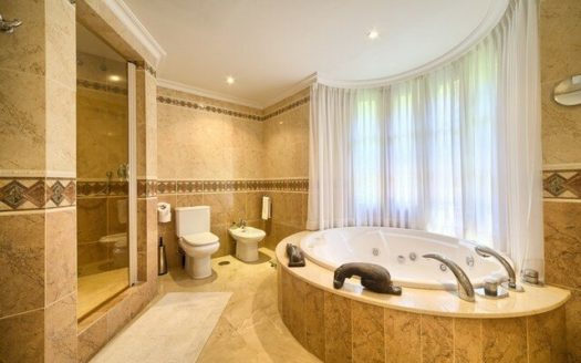 4 bedrooms Villa in Benahavis