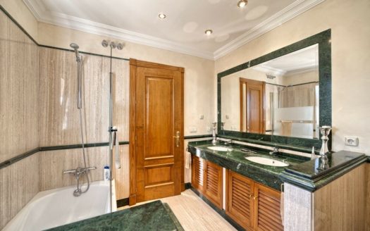 5 bedrooms Villa in Benahavis