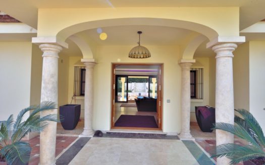 Villa de 3 dormitorios en Nueva Milla de Oro