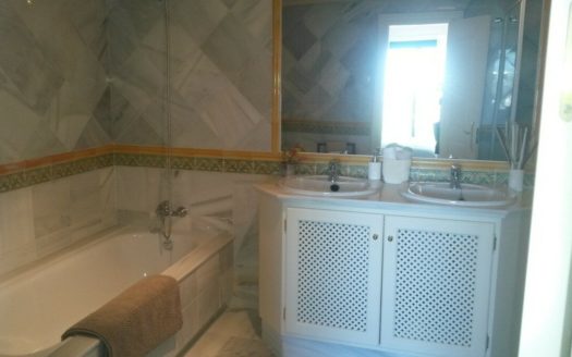 3 bedrooms Apartment in Benahavis