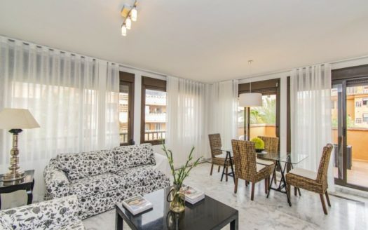 Ático de 2 dormitorios en Milla de Oro