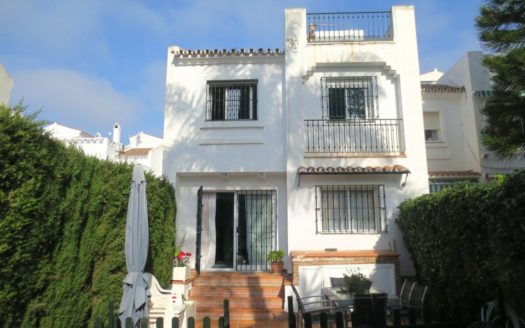 Adosado de 3 dormitorios en  Mijas