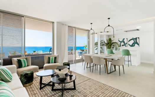Apartamento de 3 dormitorios en Estepona Playa