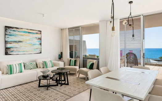 Apartamento de 3 dormitorios en Estepona Playa