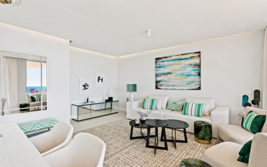 Apartamento de 3 dormitorios en Estepona Playa