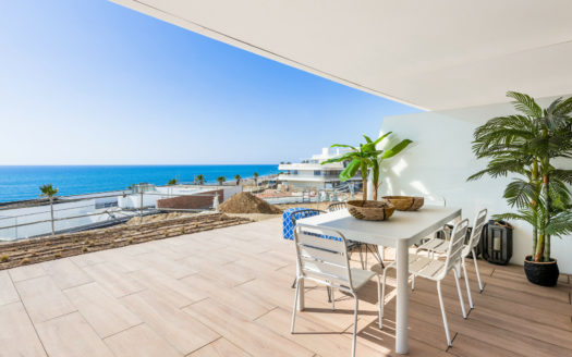 Apartamento de 3 dormitorios en Estepona Playa