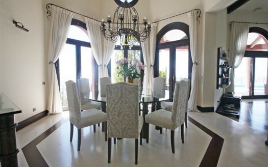5 bedrooms Villa in Altos de los Monteros