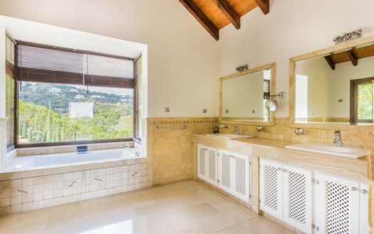Villa de 6 dormitorios en  Benahavis