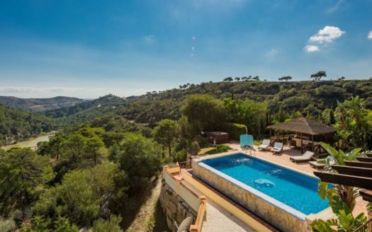 Villa de 6 dormitorios en  Benahavis