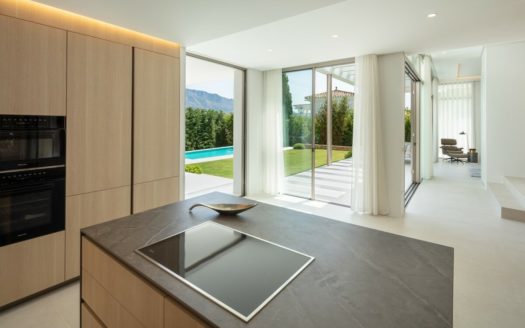 Villa de 4 dormitorios en Nueva Andalucia