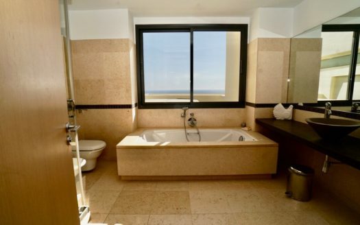 Ático de 3 dormitorios en Los Monteros