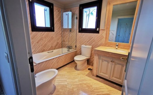 Villa de 4 dormitorios en Milla de Oro