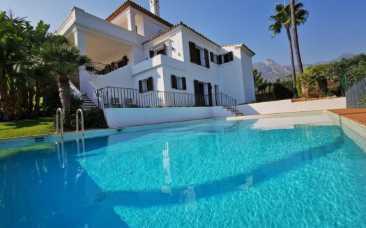 Villa de 4 dormitorios en Milla de Oro