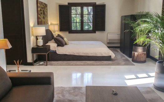 Villa de 4 dormitorios en Elviria