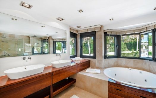 6 bedrooms Villa in Nueva Andalucia