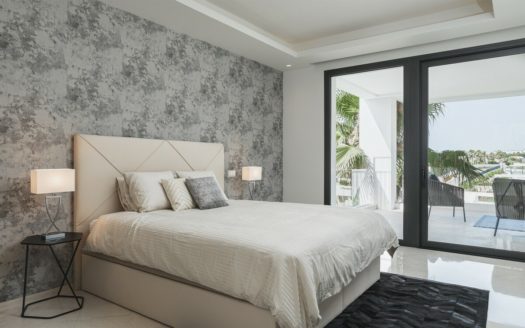 Villa de 6 dormitorios en Nueva Andalucia