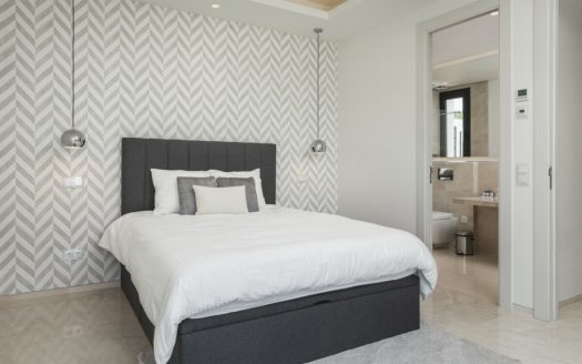 Villa de 6 dormitorios en Nueva Andalucia