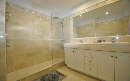 Apartamento de 2 dormitorios en Elviria Hills