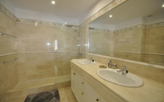 Apartamento de 2 dormitorios en Elviria Hills