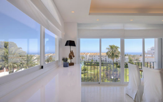 Apartamento de 3 dormitorios en Nueva Andalucia