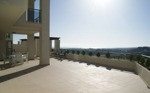 Apartamento de 3 dormitorios en  Benahavis