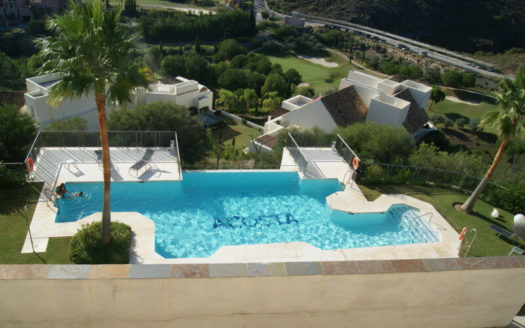 Apartamento de 3 dormitorios en  Benahavis