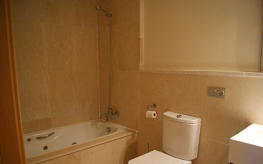 Apartamento de 3 dormitorios en  Benahavis