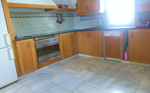 Villa de 6 dormitorios en Nueva Andalucia