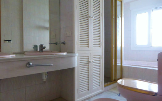 Villa de 6 dormitorios en Nueva Andalucia