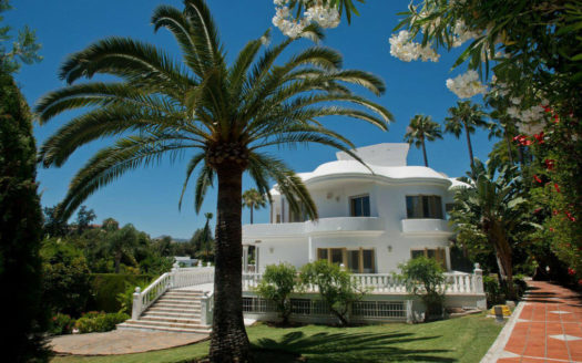 Villa de 5 dormitorios en Nueva Andalucia