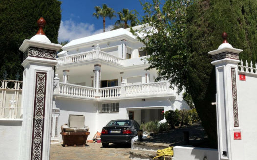 Villa de 5 dormitorios en Nueva Andalucia