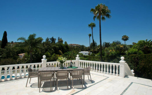 Villa de 5 dormitorios en Nueva Andalucia