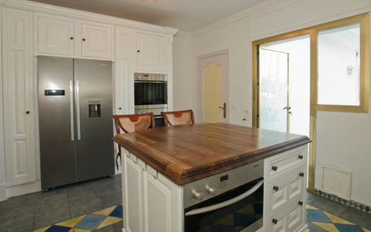 Villa de 5 dormitorios en Nueva Andalucia