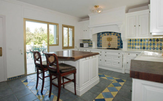 Villa de 5 dormitorios en Nueva Andalucia