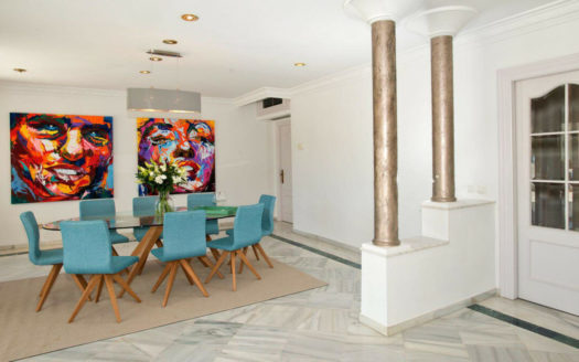 Villa de 5 dormitorios en Nueva Andalucia